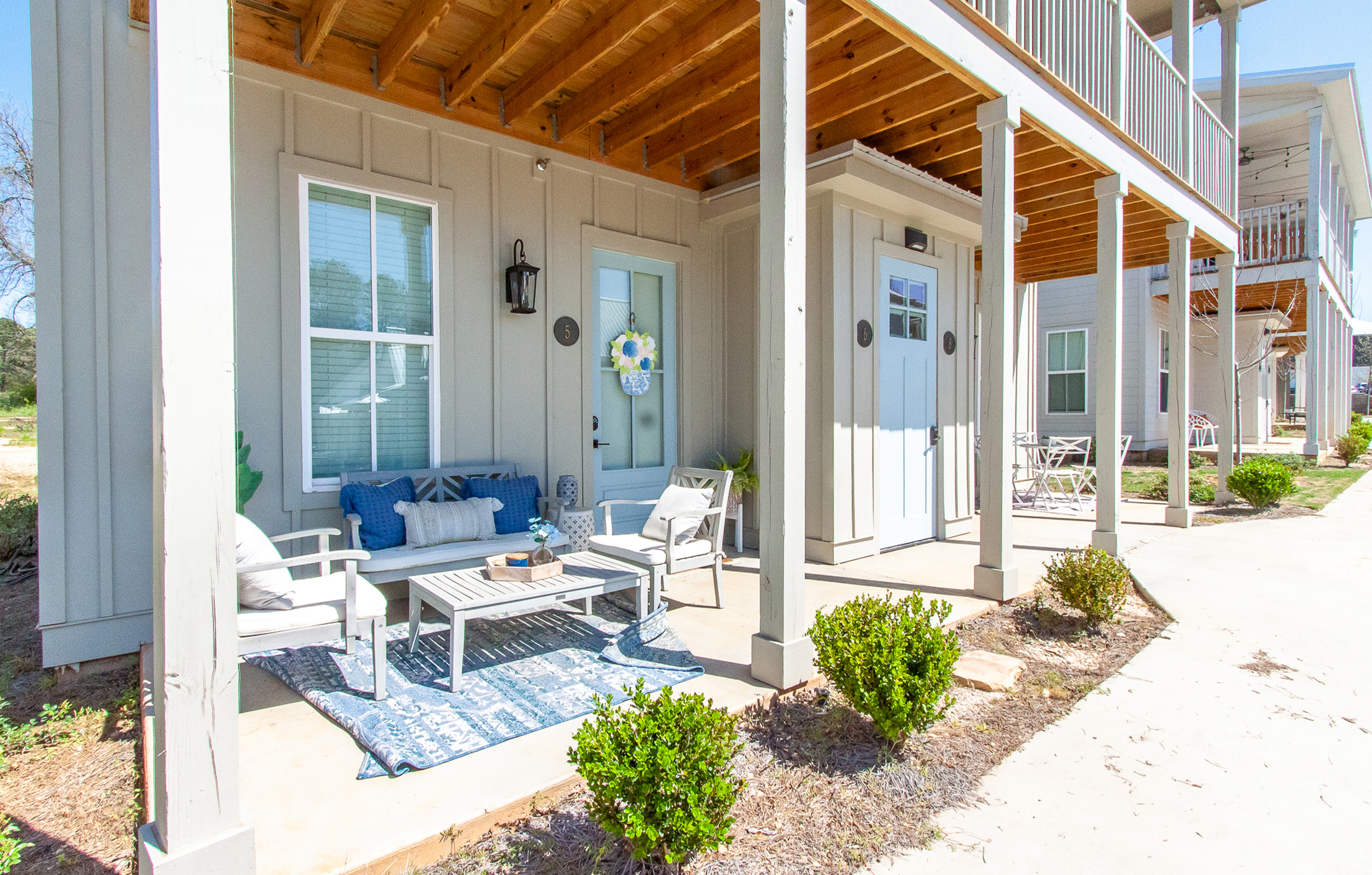 midtown auburn apartments near auburn university porch